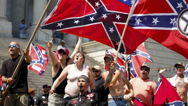 Protest of people with Confederate flags.